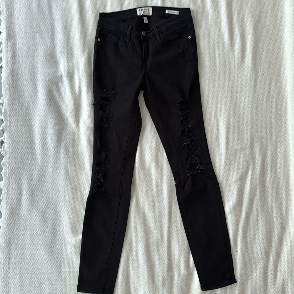 FRAME Le Skinny Jean w/ rips - size 25